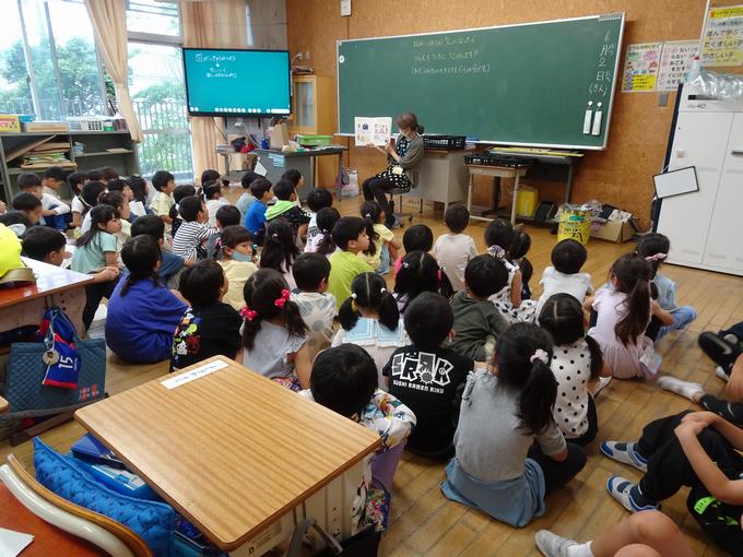 読み聞かせの様子1
