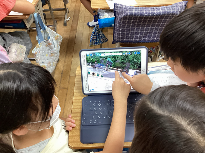 校庭の水たまりを調べました