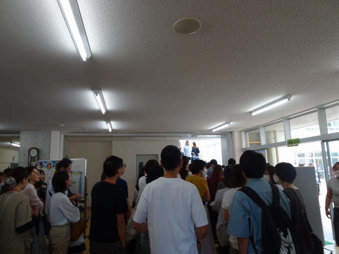 階段を上がります