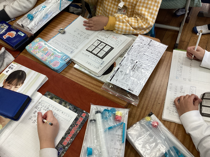 文章や絵などで、工夫して結果を書きました。