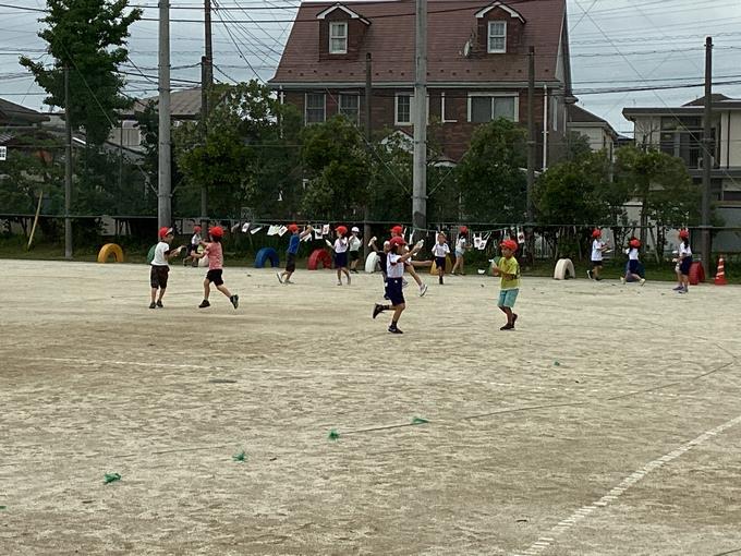 広い校庭で遊びました