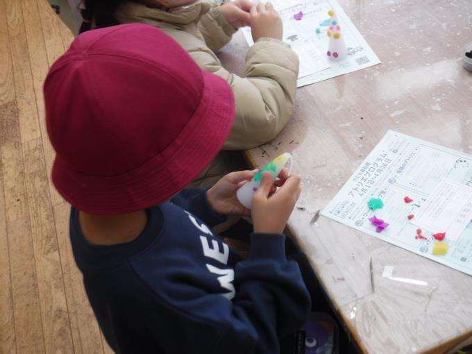 はがれないように力強く貼ろう