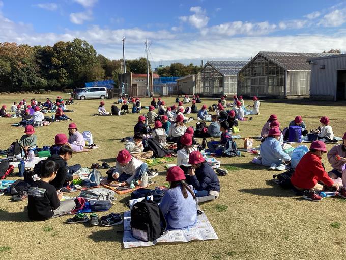 みんなで仲良くお弁当！