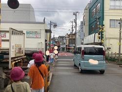 安全なふみ切りの渡り方を考えています