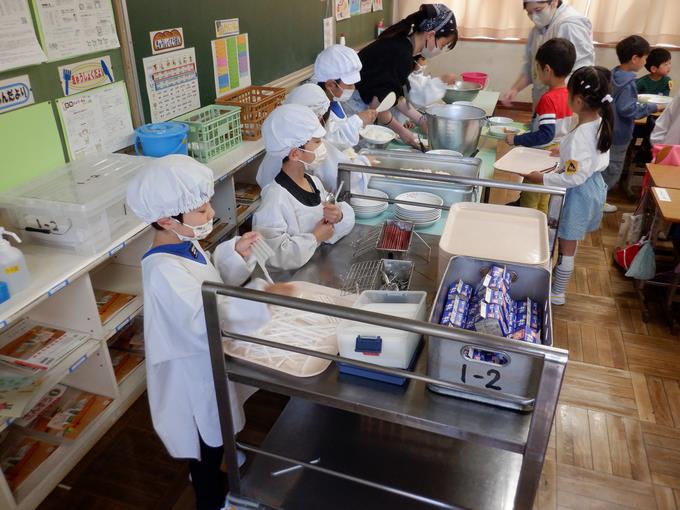 給食当番、がんばりました