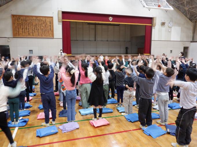 2年生の体育館練習