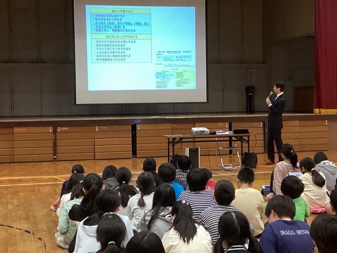 小栗原小の学校教育目標も教材に