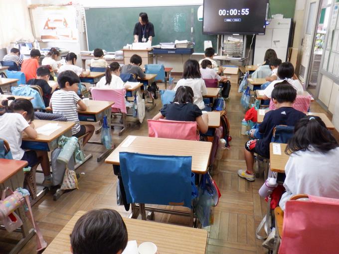 下を向いて1分間ぶくぶくうがい