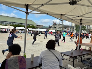 ピンポン玉すくい競争