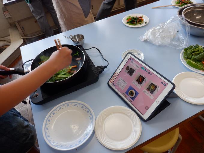 iPadで手順を確認しながら