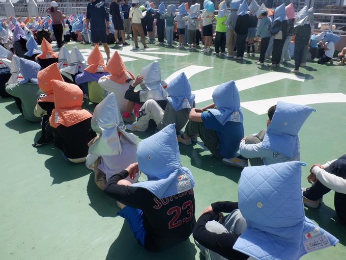 屋上へ避難した児童