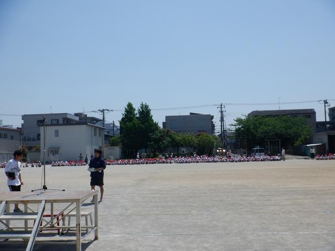 当日は子供たちの応援席にテントが立ちます