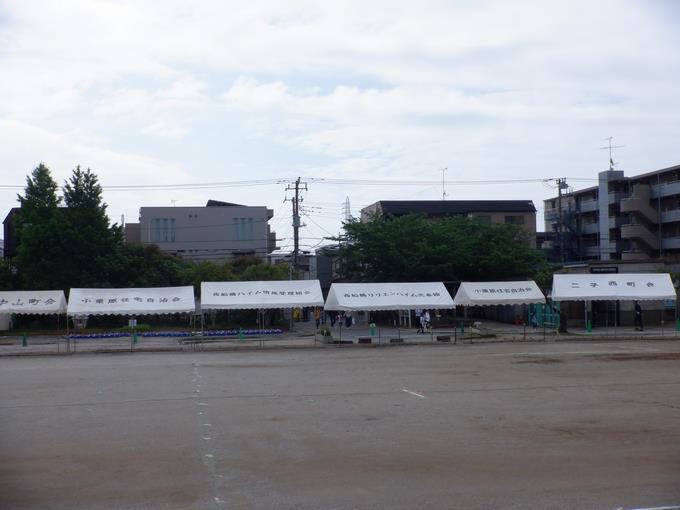 各自治会町会のテントが並びました