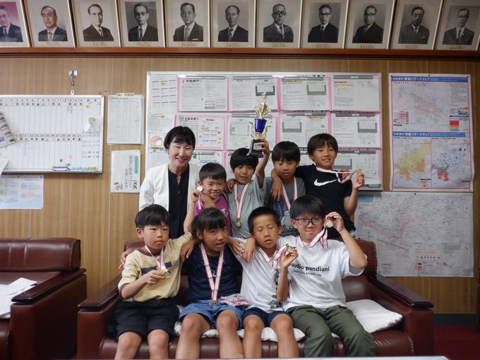 校長室に報告に来てくれました