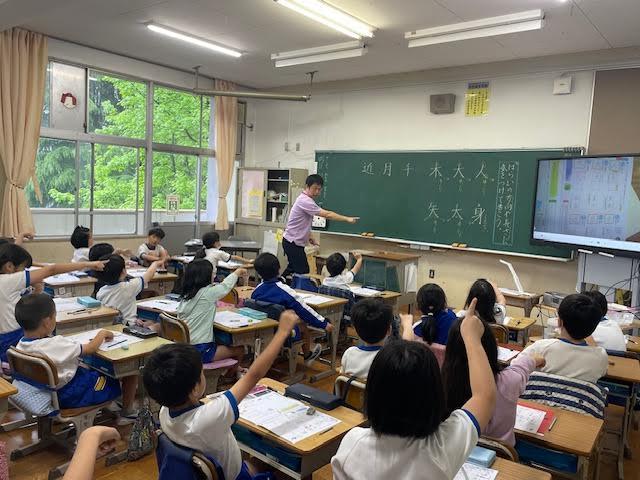 教頭先生による書写の授業