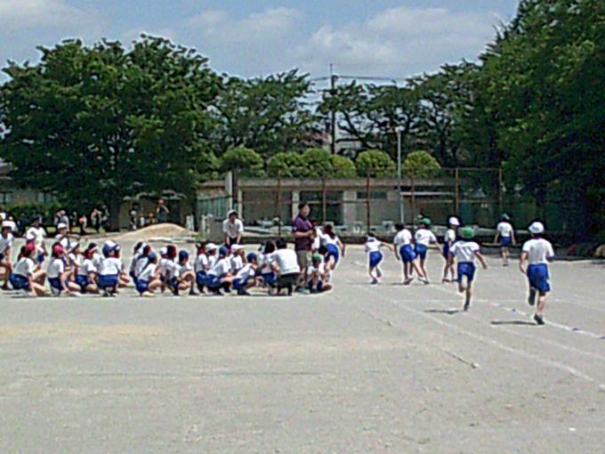 高学年はトラック1周です