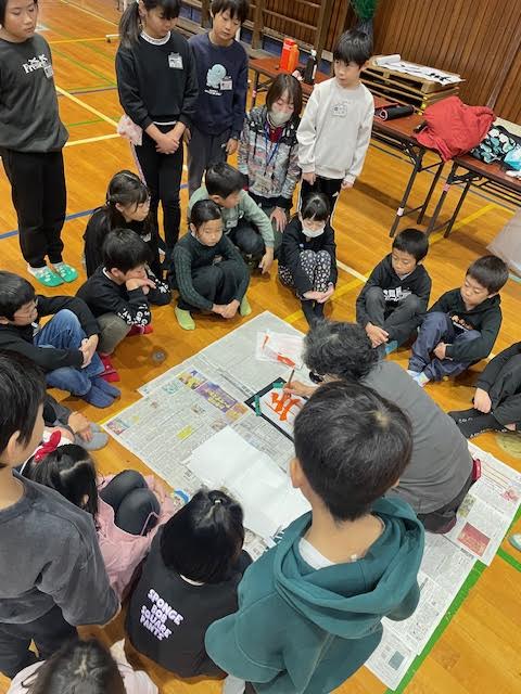 書いているところを見て真似しましょう