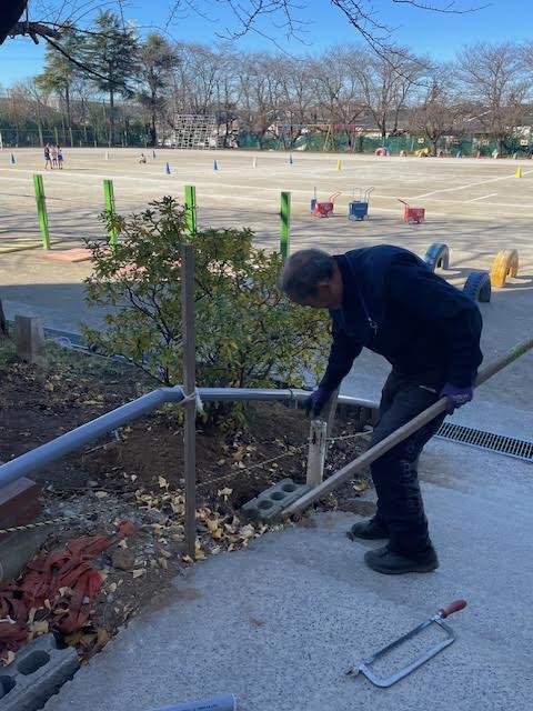 階段に手すりも取り付けてくださいます