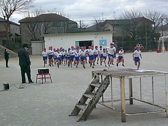 特設300mトラックを9周