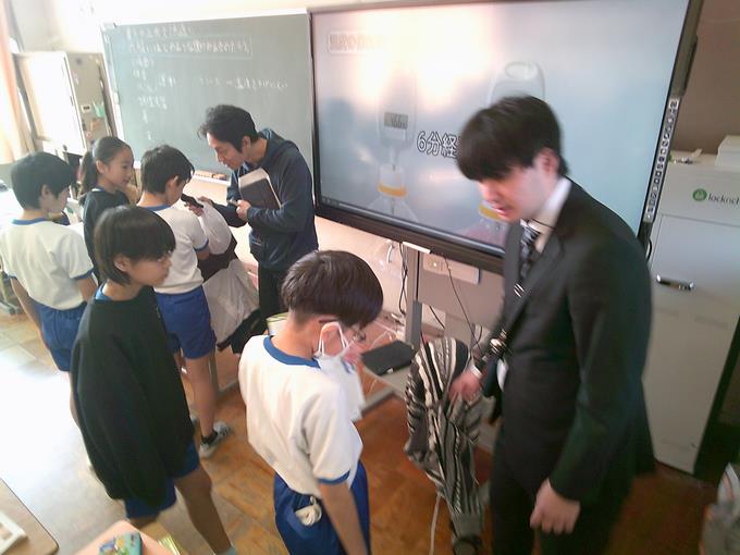 いろいろな服の素材を調べる