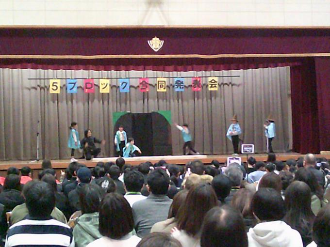 下学年が卒業生に変身