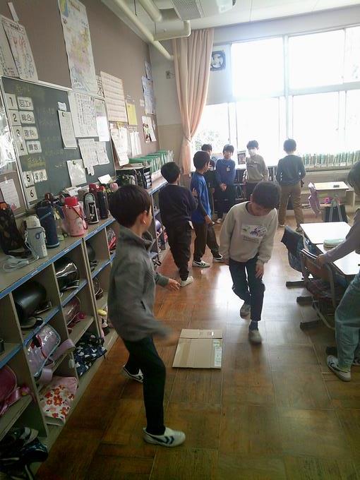 劇の練習をしています