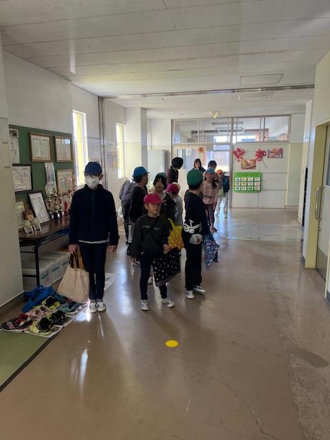 大穴北小学校に着きました