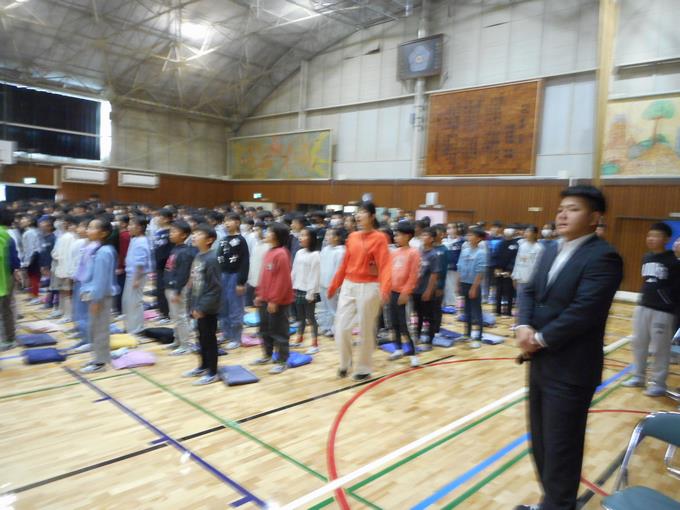 元気に歌います