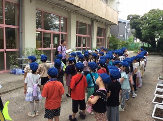 公園に向けて出発式