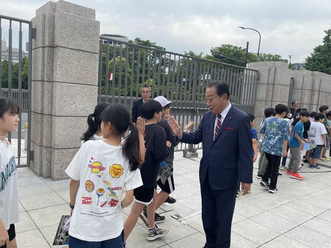 国会議事堂で野田前首相と