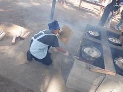 かまどの準備の様子