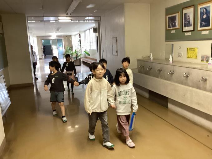 学校探検１