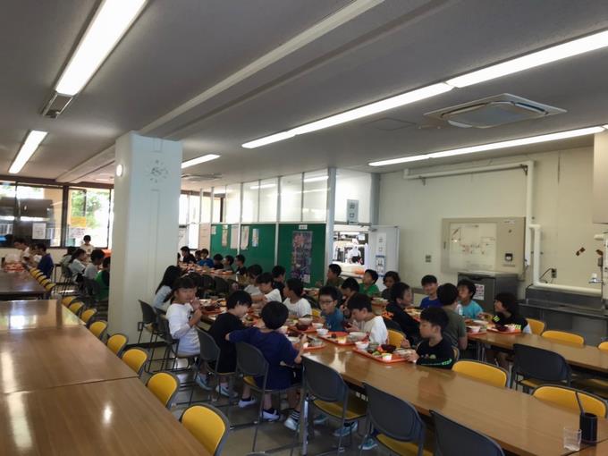 散歩の後の朝食