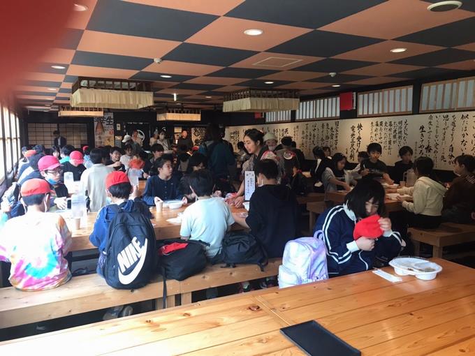 会食の様子