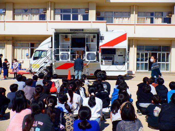 4年「起震車体験」