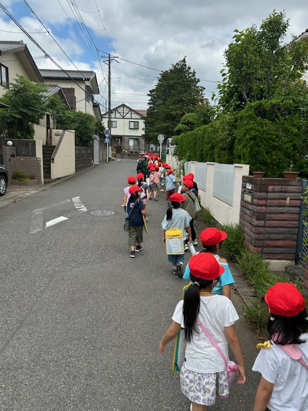 住宅街を散策中