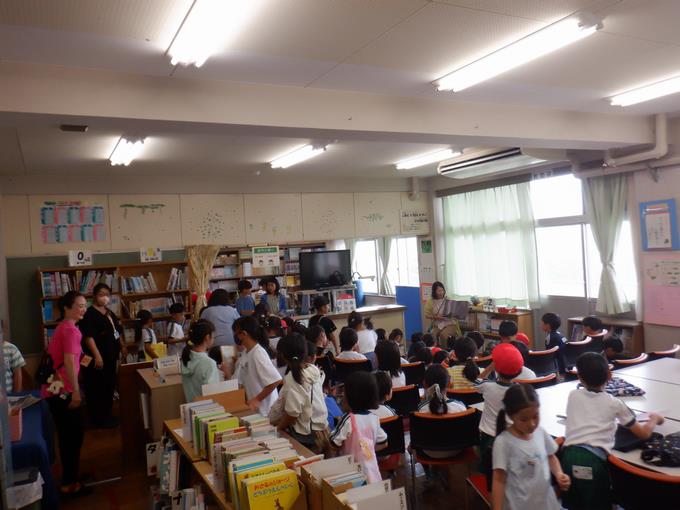 大盛況な図書室