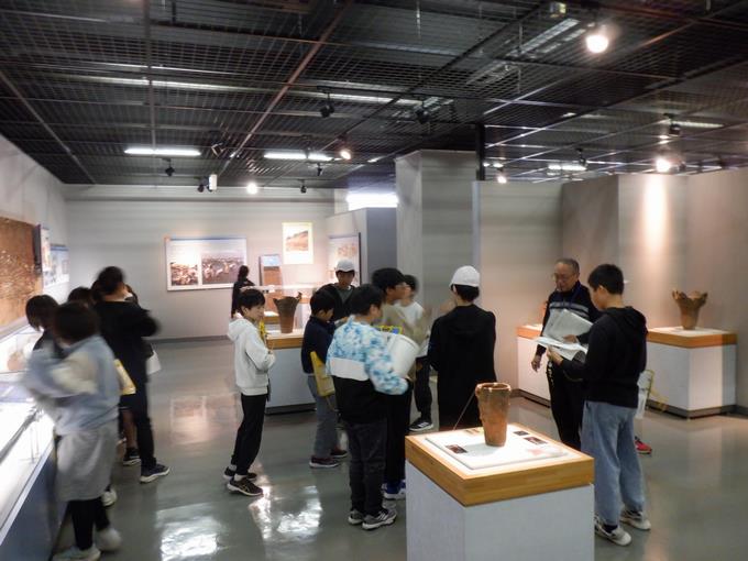 グループごとに見学