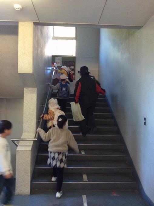 階段も広いね！