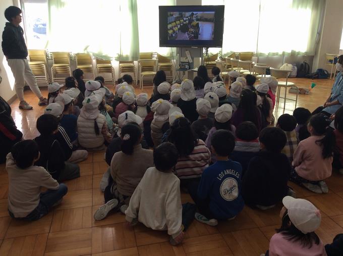 学校紹介の動画を視聴