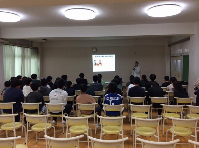 様々な違法薬物を知る