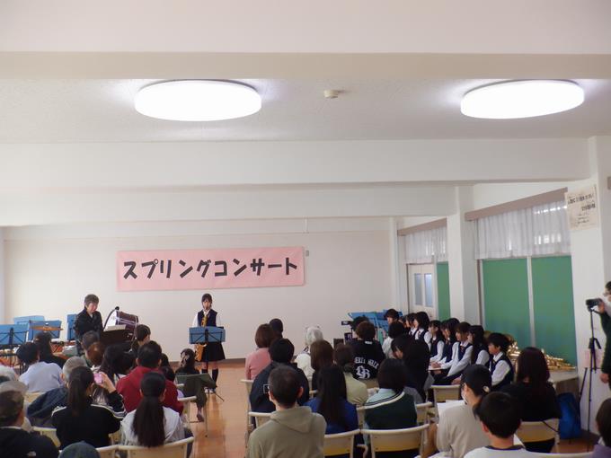 6年生のソロを見つめる後輩たち