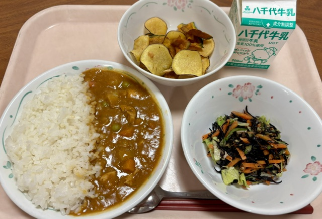 試食会の給食