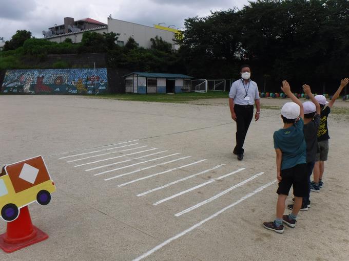 2年生 横断歩道の渡り方