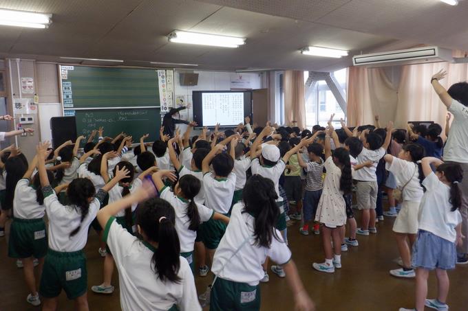 1年生手のひらを太陽に