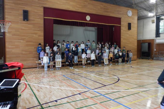 ３年生「世界を旅する音楽室」