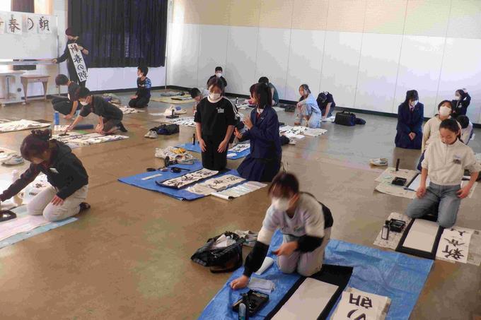 ６年生書き初め練習