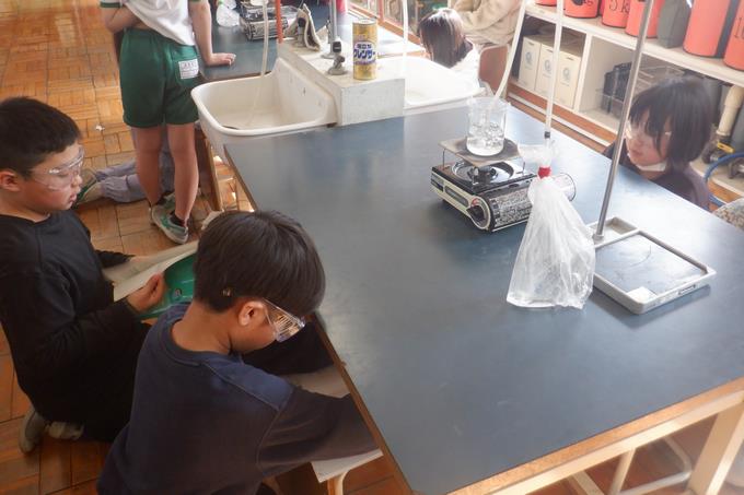 ４年生理科の実験