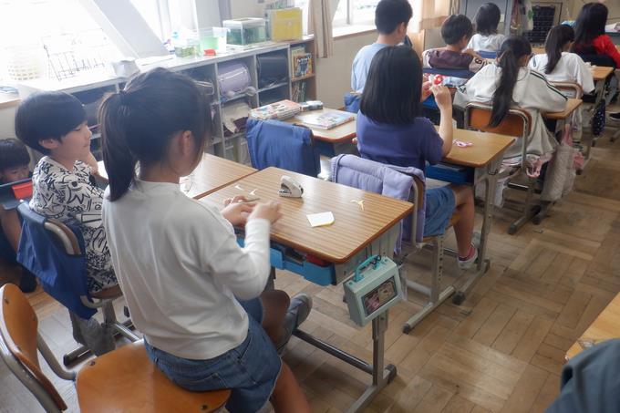 4年生　掲示物づくり