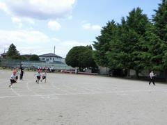 2年生ソフトボール投げ
